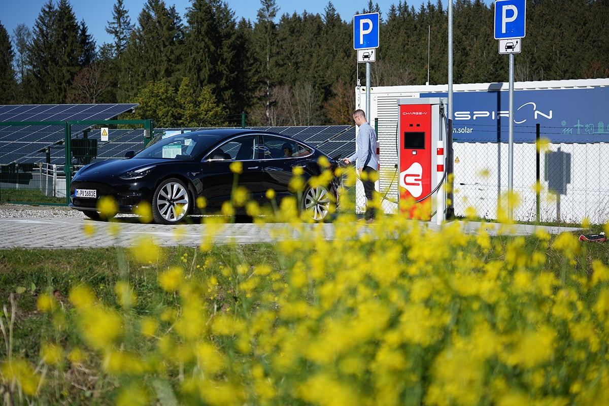 CHARGE-V-SMART160-Tesla-Solar (1)