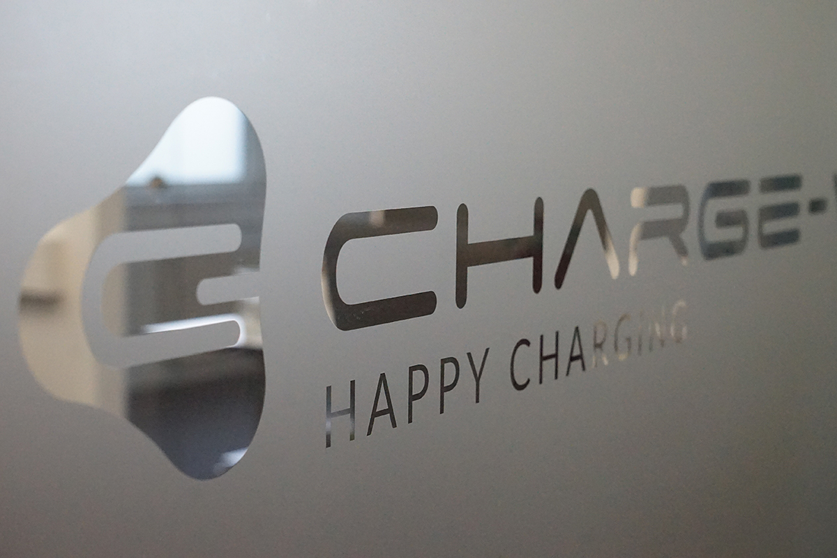 Charge-V-Logo-Fenster Charge-V-Logo-Fenster